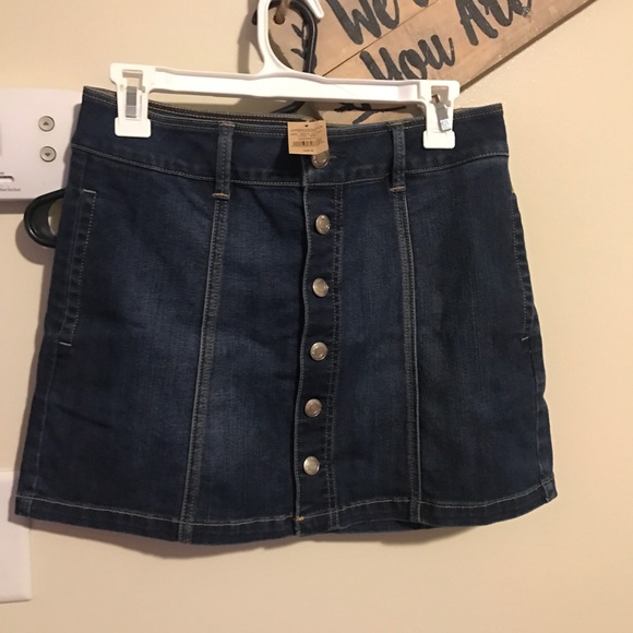 Denim skirt-- never worn - Picture 1 of 1